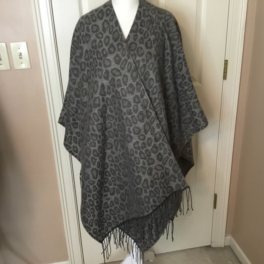 Woolrich Gray Leopard Print Blanket Wrap Poncho - OS